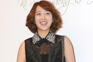 [종합] 방탄소년단 모자 선물 해명한 서민정 “지인 제품 홍보 아냐”