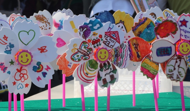 장애인의 날을 맞아 오전동 일대에 설치된 400여개의 바람개비가 장애인에 대한 편견으로 가득찬 사회에 큰 울림으로 다가오고 있다. 