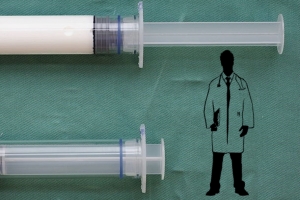 프로포폴 투약해 동거녀 사망…성형외과 의사 구속영장