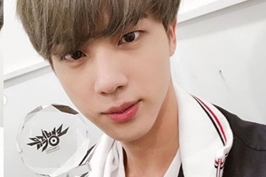 [EN스타] 방탄소년단 진 “감사해요 아미!” 팬들에 전한 고마움