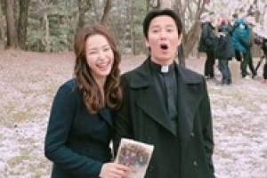 ‘열혈사제’ 김남길X이하늬, 훈훈 투샷 “해일과 경선이”