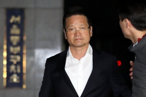 김학의 수사단, ‘키맨’ 윤중천 구속 불발에 난항