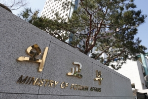 정부 “한일 기업 출연 재원으로 강제징용 위자료 지급”…일본에 제안