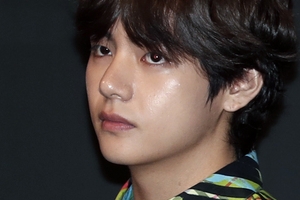 방탄소년단 뷔, 흑발이 잘 어울리는 아이돌 1위 “역시 CG뷔”