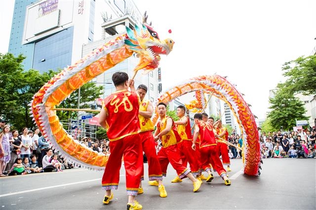 중국 닝보(寧波)시 펑화(奉化)구문화단 용춤예술단의 공연 모습. 대구시 제공