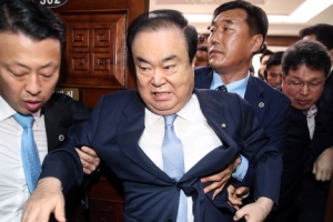 문희상 의장, 한국당 의원들 항의 방문 뒤 탈진해 병원행