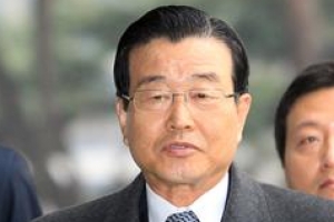 ‘남산 3억’ 라응찬 前 신한지주 회장 피의자 소환