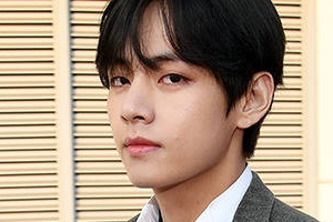 ‘더팩트뮤직어워즈’ 레드카펫서 화보찍은 방탄소년단 뷔 [포토]