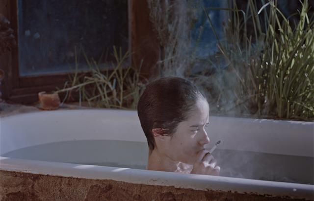 제20회 전주국제영화제가 새달 2일 개막해 열흘간 축제를 연다. 사진은 1990년대 안데스 산맥의 공동체를 소재로 한 ‘죽기에는 어려’.  전주국제영화제 제공