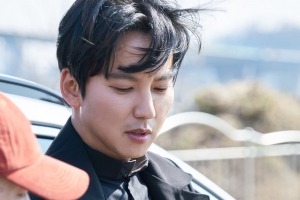 ‘열혈사제’ 김남길, 연기력+화제성 다 잡은 “믿.보.배”