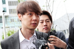 박유천, 영장심사 출석…옅은 갈색 머리카락으로 등장