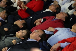 ‘패스트트랙 지정’ 이틀째 불발…한국당, ‘회의장 봉쇄’