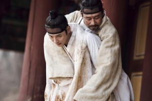 ‘녹두꽃’ 윤시윤, 비단잉어→흙투성이 누더기 포착 “처절”[공식]