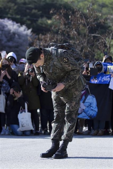 지창욱, 군 복무 마치고 팬들 곁으로