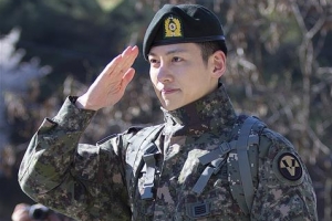 지창욱, 육군 만기전역…“좋은 작품으로 인사드리겠다”