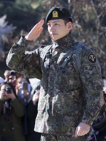 지창욱, ‘충성! 제대를 명 받았습니다’