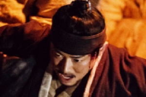 ‘녹두꽃’ 조정석, 공중에 목 매달려 “눈빛은 번뜩”[공식]