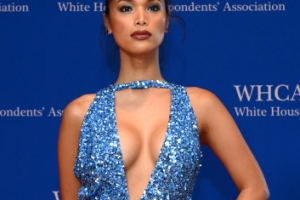 [포토] ‘물결치는 반짝이’ 도발 자태