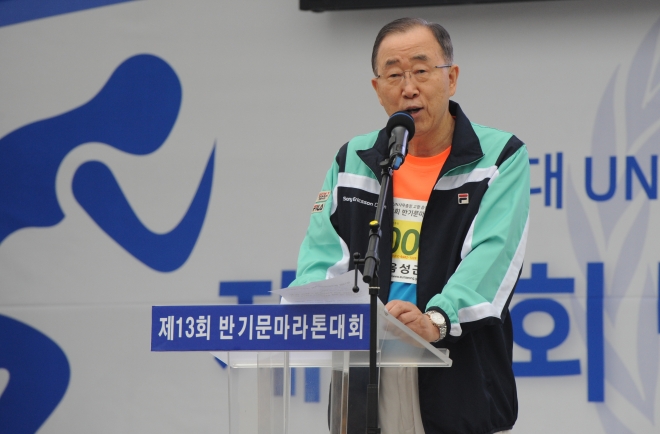 반기문 전 유엔사무총장이 28일 음성군에서 열린 반기문마라톤대회 개회식에서 축사를 하고 있다.