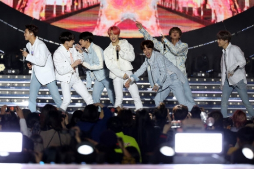 광주수영대회 성공기원 콘서트 무대 오른 BTS