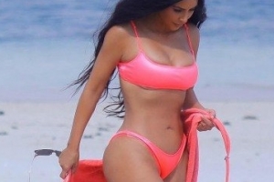 핫핑크 비키니 자태에 시선집중..킴 카사디안 근황 포착