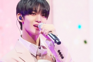 [종합] 배진영 첫 단독 팬미팅 성료 ‘홀로 꽉 채운 무대’