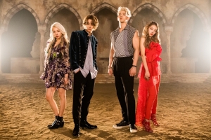 [이정수의 원픽] 비슷비슷한 보이·걸그룹 말고… 케이팝 확장 선두에 KARD가 있다