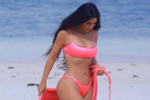 [포토] 킴 카다시안, 휴가지서 뽐낸 완벽 비키니 몸매