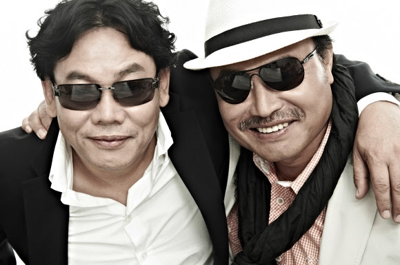 가수 김흥국(오른쪽)과 가수 겸 작곡가 이혜민(왼쪽). 서울신문 포토라이브러리