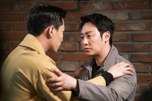 ‘조장풍’ 김동욱X김경남, 비장美 흐르는 대치 상황 ‘무슨 일이?’