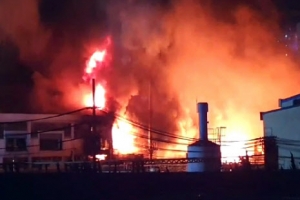 군포 페인트 공장서 한밤 큰불… 3시간 만에 진화