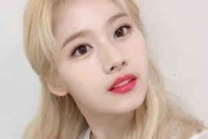 [종합] 사나, 일왕 퇴위 소식에 대한 심경글 논란..삭제된 다현 영상