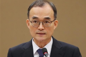 “사법개혁 패스트트랙 우려”… 반기 든 문무일