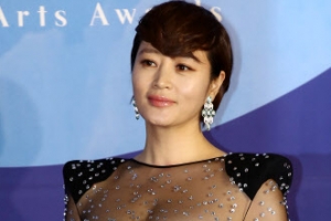 [포토] 과감한 드레스 입은 김혜수