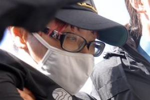 [포토] 압송되는 ‘의붓딸 살인사건’ 공모 친엄마