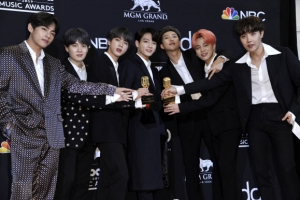 방탄소년단 ‘빌보드 어워즈’ 2관왕… “BTS가 미국 음악 지형 바꿨다”
