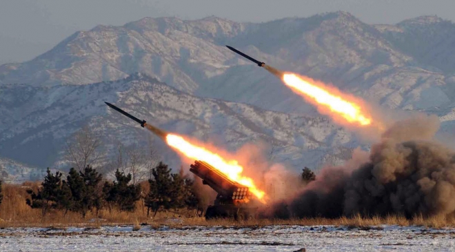 2009년 1월 조선중앙통신이 보도한 북한군의 포사격 훈련 모습. 2019.5.4  연합뉴스
