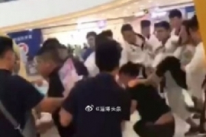중국 쇼핑몰서 태권도장 vs 무술학원 난투극…승자는?