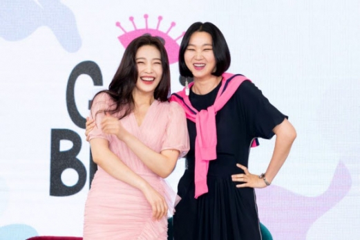 장윤주(오른쪽)와 조이