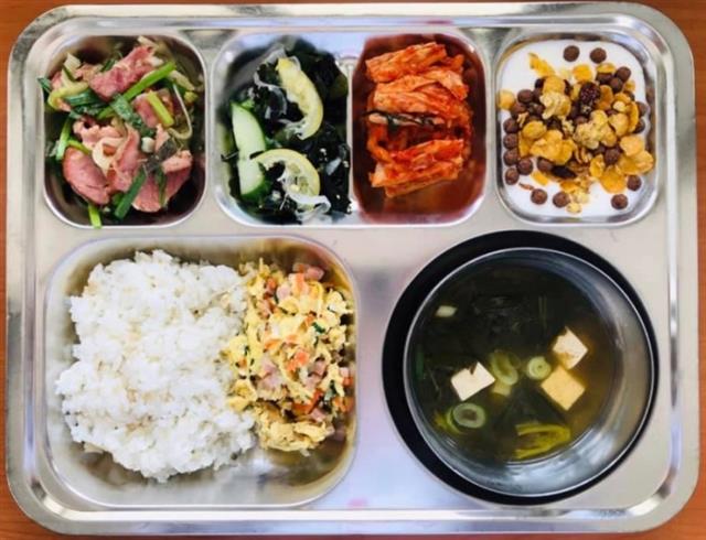 오늘 식단 뭐지 #학교 자랑… 급식, 학교 갈 이유가 생겼다 | 서울신문