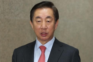 KT 前회장도 구속됐는데… 檢, 김성태 소환 고민하는 이유