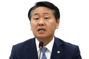 김관영 “유승민, 기호 3번 달 것이냐, 2번 달 것이냐” 사퇴론 일축