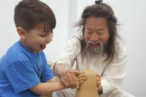 이천도자기축제 가족단위 관람객에 인기