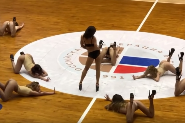 러시아 농구 경기서 ‘19금 퍼포먼스’ 선보인 치어리더들