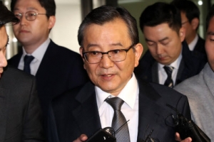 무혐의→뇌물·성범죄 ‘피의자’로… 김학의 “조사 성실히”