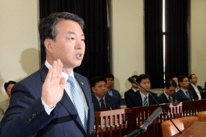 검찰, 강신명·이철성 전 경찰수장 동시에 영장 청구