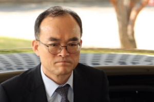 법무부, 검찰총장 후보추천작업 돌입...문무일 견제 나섰나