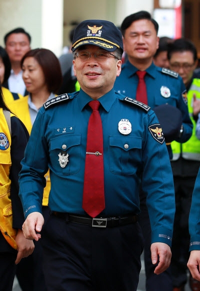 대학가 순찰 활동 펼치는 민갑룡 경찰청장