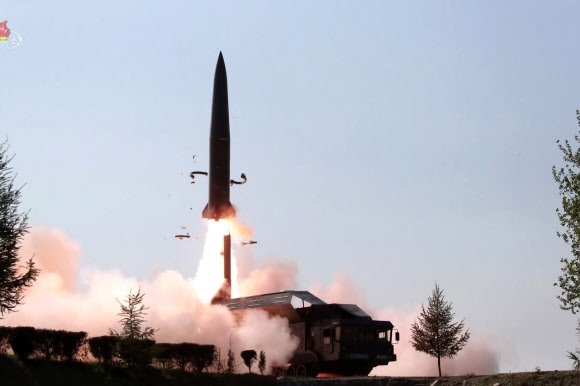 5월 9일 북한이 공개한 단거리 미사일 발사 장면. 연합뉴스