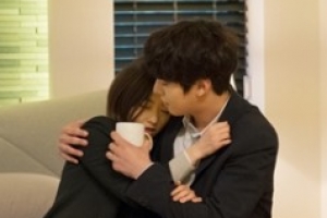 ‘어비스’ 박보영, 침대 위 안효섭 껌딱지 “초절정 애교 주사”